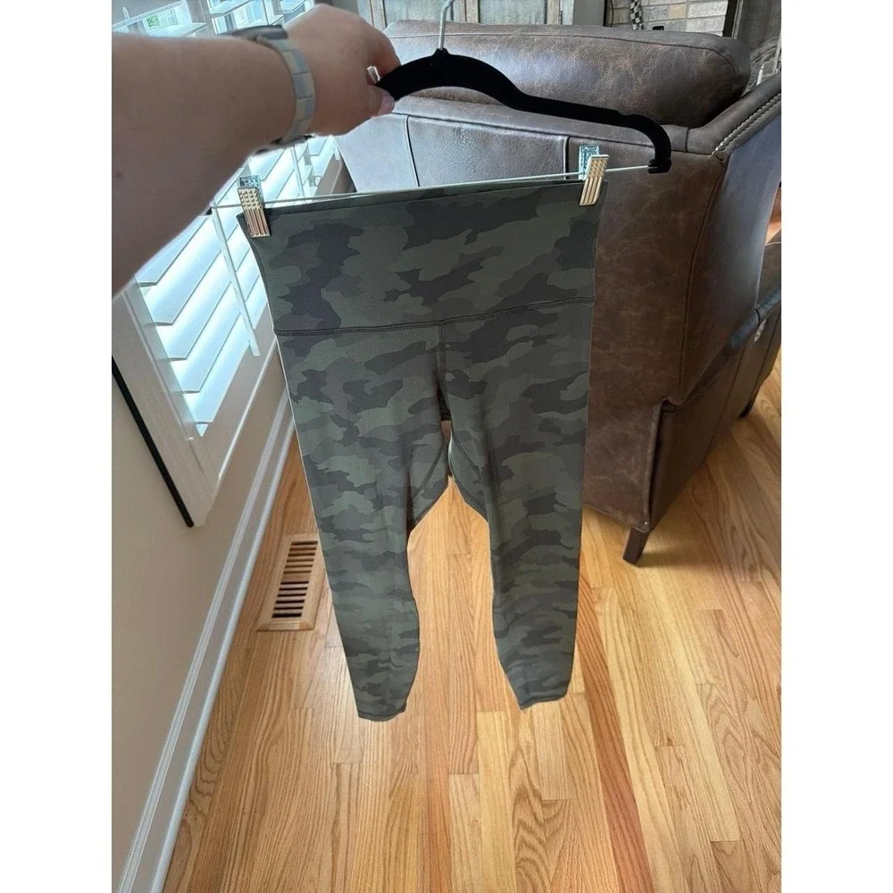Lululemon Align Pants featuring a green camouflage pattern women's 6‎